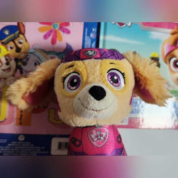 Paw Patrol Skye Plush, Book and Puzzle - Picture 2 of 15